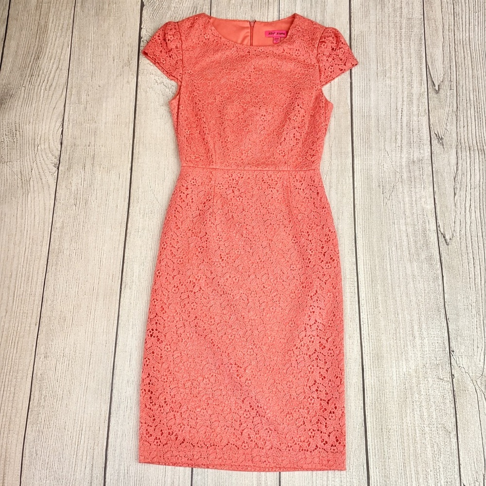 BETSEY JOHNSON Women’s Coral Lace Cap Sleeve Dress Size 6 (Runs Small)